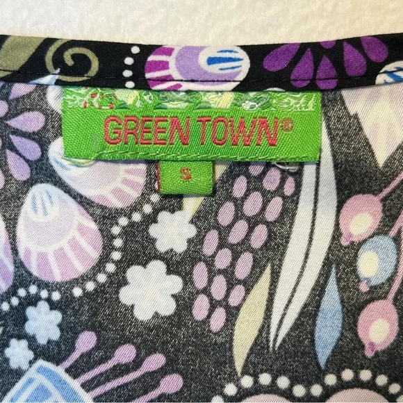 Green Town Scrub Top Purple Black Floral Size Small Medical - Picture 4 of 7